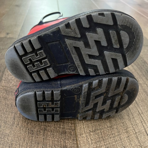 Ladybug carters rain boots, toddler size 6. - Picture 3 of 3